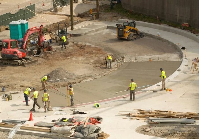 Photo of commerical landscaping